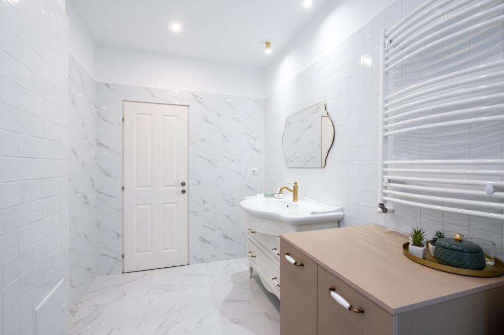 Wonderful Victorie Apartment Bucarest Esterno foto